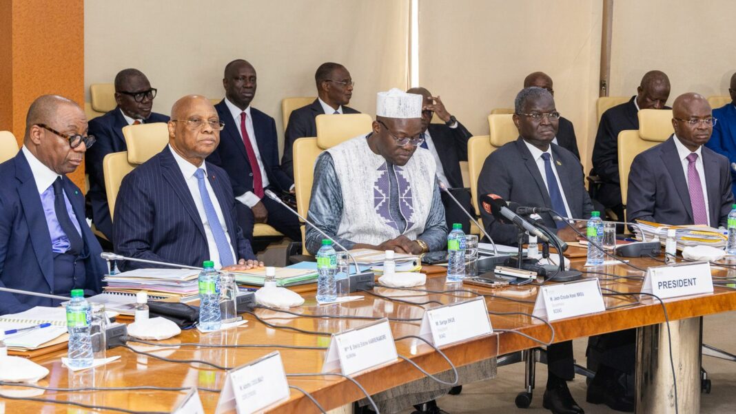 Face aux incertitudes mondiales, les ministres des Finances de l’UEMOA appelés à “anticiper avec audace” Face aux incertitudes mondiales, les ministres des Finances de l’UEMOA appelés à “anticiper avec audace”