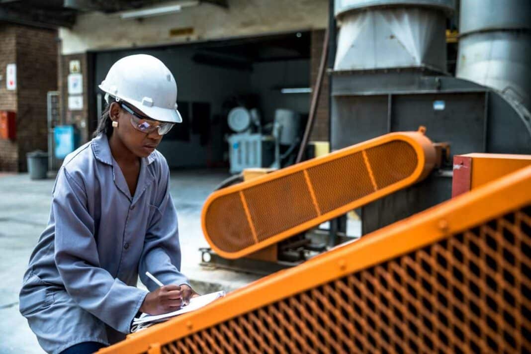 Industrie manufacturière : l’Afrique de l’Ouest et l’Afrique australe en deçà de la moyenne continentale Industrie manufacturière : l’Afrique de l’Ouest et l’Afrique australe en deçà de la moyenne continentale