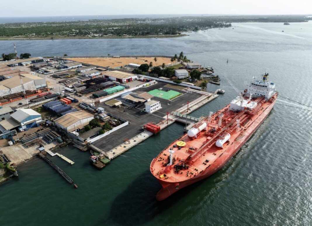 Côte d’Ivoire : la BOAD mobilise 30 milliards FCFA pour transformer le quai SOCOPAO en appontement pétrolier Côte d’Ivoire : la BOAD mobilise 30 milliards FCFA pour transformer le quai SOCOPAO en appontement pétrolier